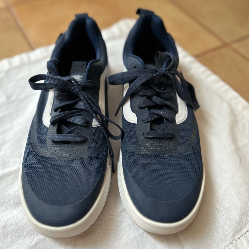 Vans Men's Dark Blue and White Sneakers